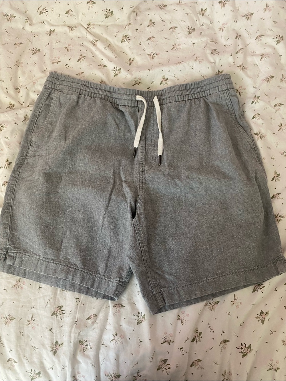 Express Men's Gray Pull-On Hybrid Shorts with White Drawstring